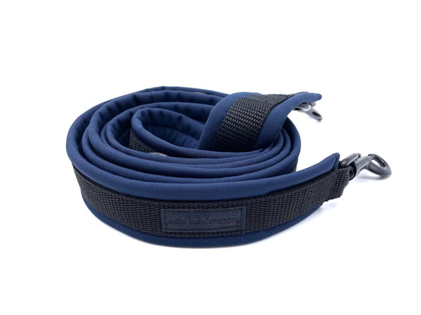 Handgefertigtes Softshellhalsband und Leine einzeln oder im Set „Blue Black“
